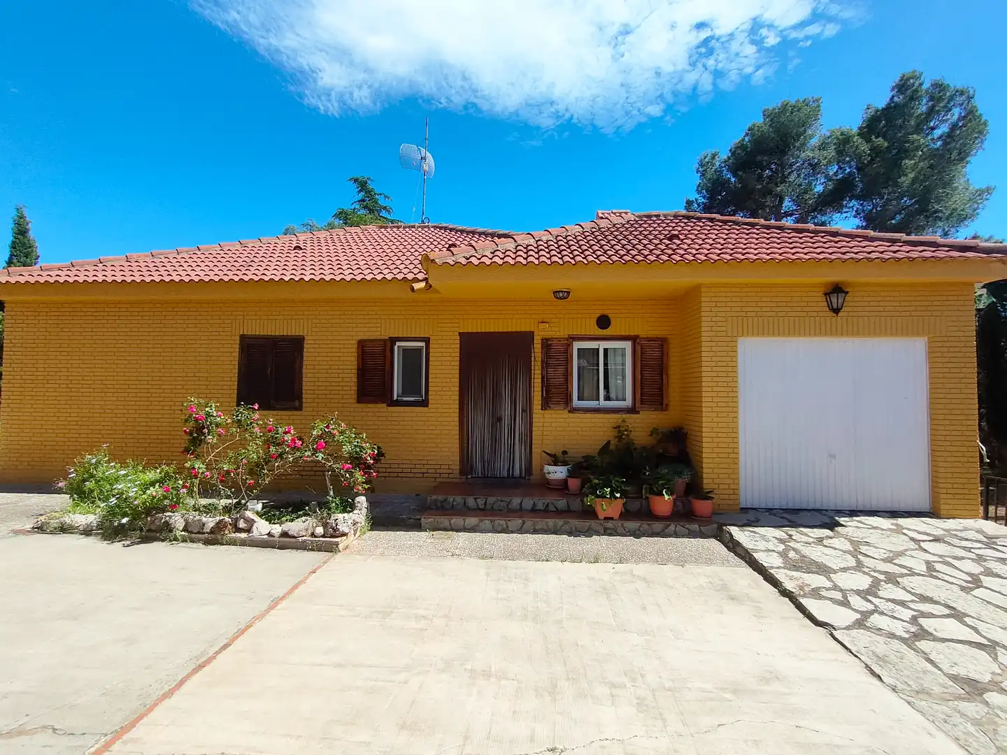 Exterior view of Houses for sale in Godelleta  with Air Conditioner, Private garden and Terrace