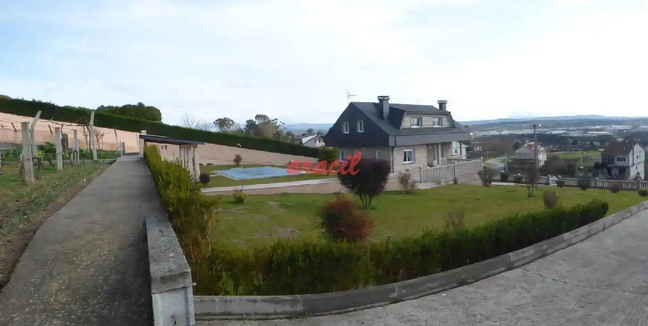 Casa o xalet en venda en Ourense Capital  amb Calefacció, Jardí privat i Terrassa