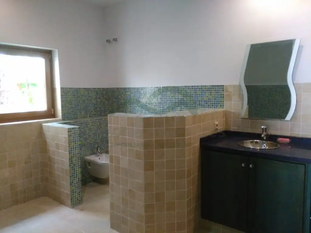 Bathroom of Houses for sale in Ronda