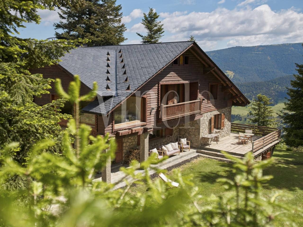 Vista exterior de Casa o xalet en venda en Alp amb Calefacció, Parquet i Terrassa