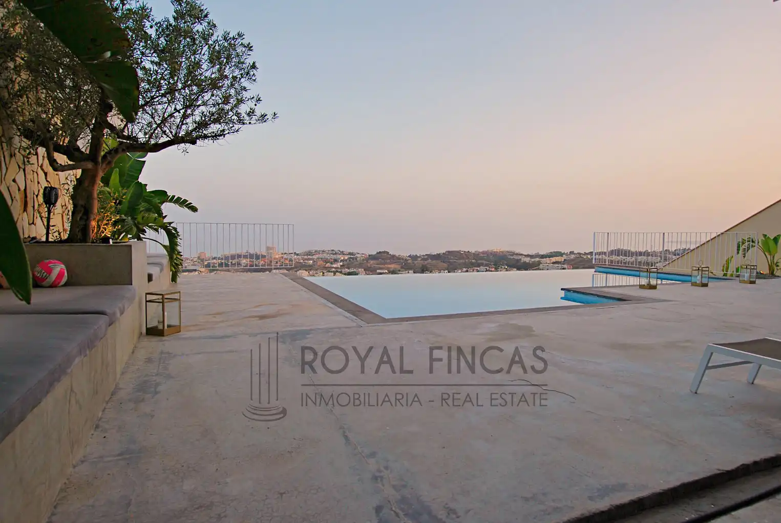 Swimming pool of Detached homes for sale in Benalmádena  with Air Conditioner, Terrace and Swimming Pool