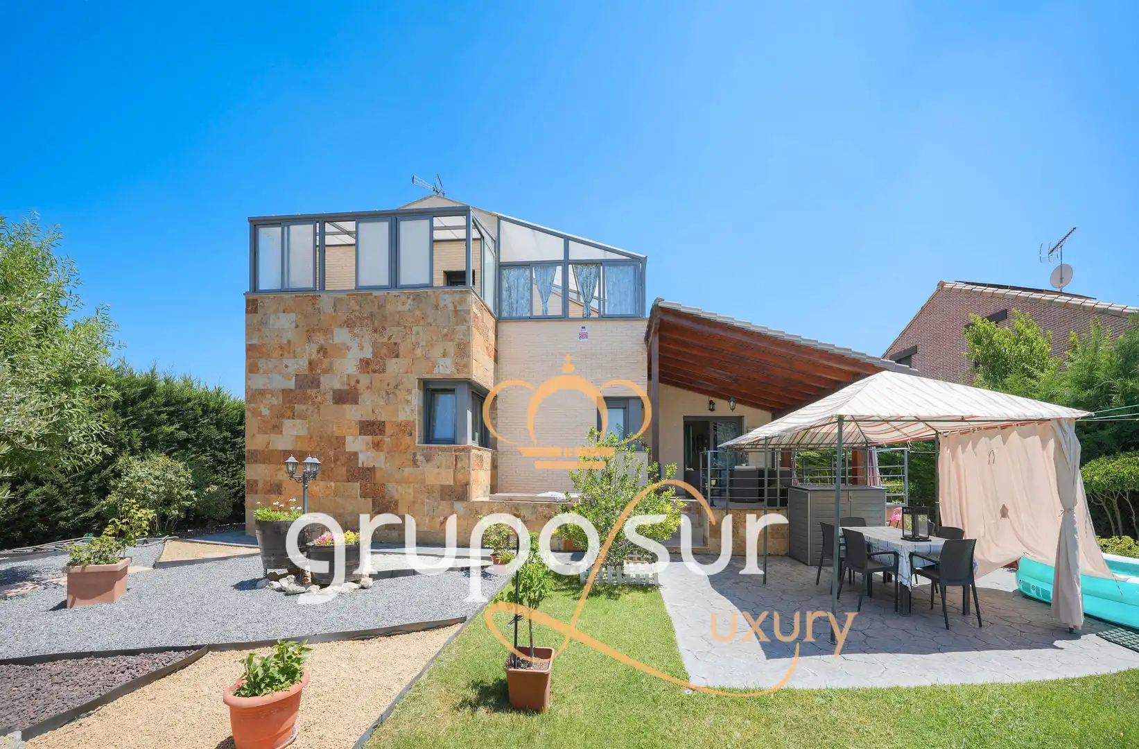 Vista exterior de Casa o chalet en venta en Aldeamayor de San Martín con Calefacción, Jardín privado y Terraza