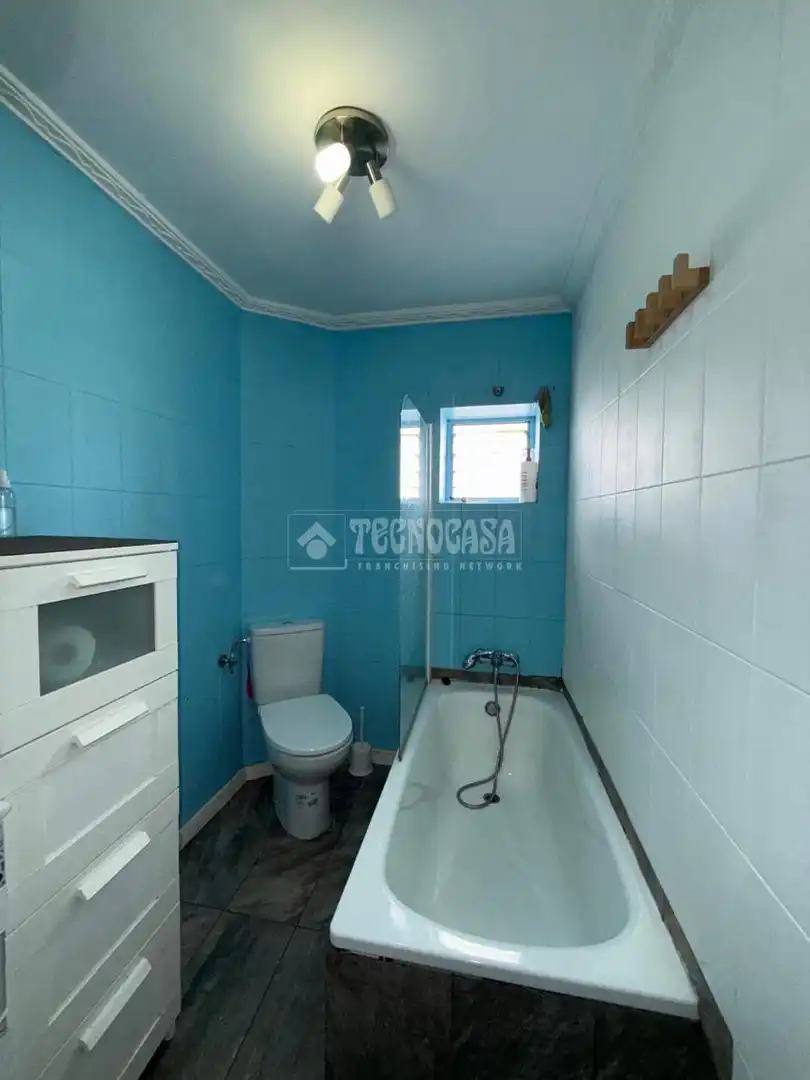 Bathroom of Flat for sale in Sevilla  with Air Conditioner