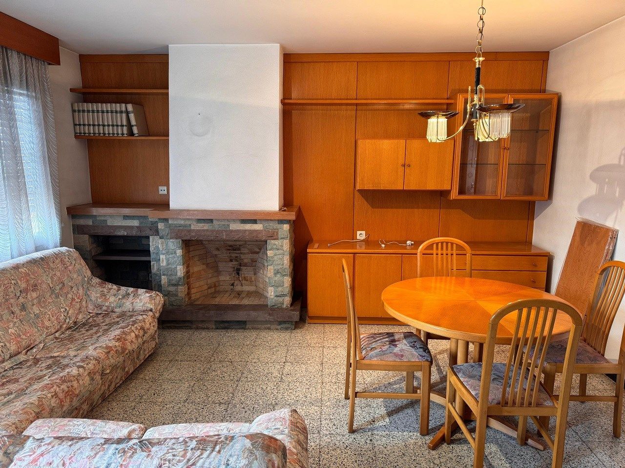 Sala d'estar de Casa adosada en venda en Olot amb Terrassa, Traster i Balcó