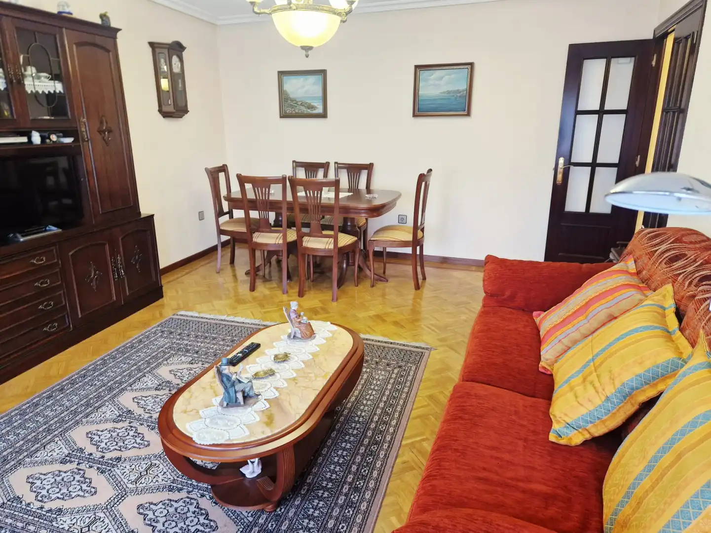 Sala d'estar de Pis en venda en Avilés amb Calefacció, Parquet i Traster