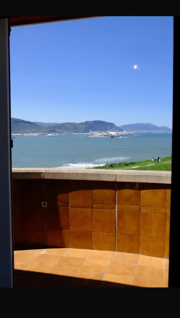 Vista exterior de Àtic en venda en Getxo  amb Calefacció, Terrassa i Traster