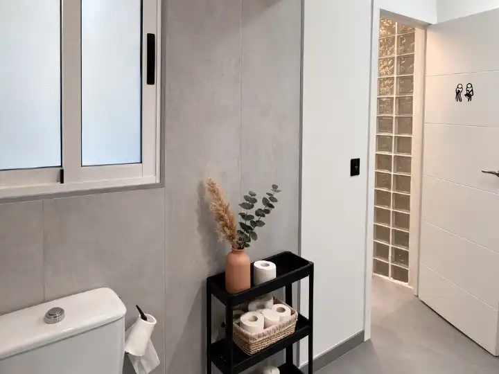 Badezimmer von Büro zur Miete in Quart de Poblet mit Klimaanlage, Heizung und Möbliert