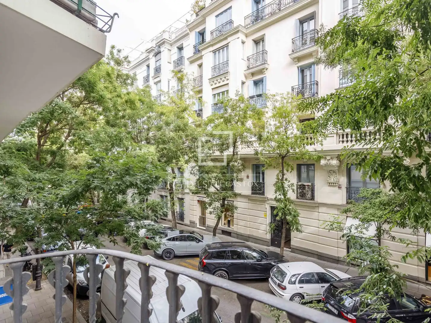Vista exterior de Piso de alquiler en Madrid con Aire acondicionado, Terraza y Piscina