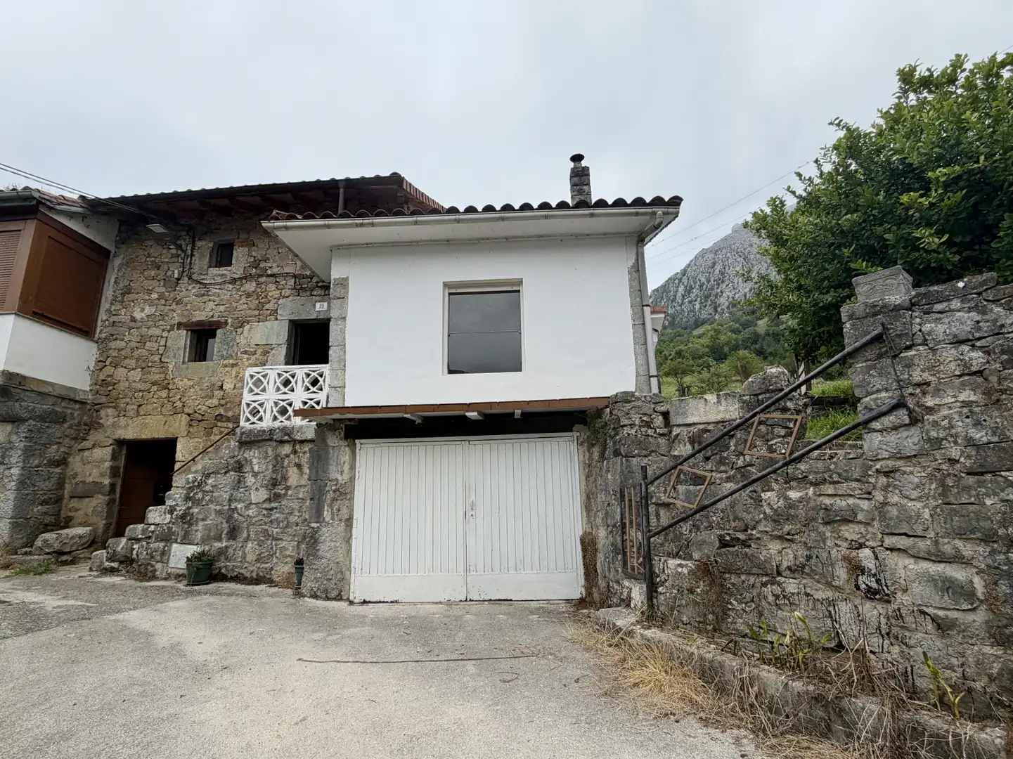 Vista exterior de Casa adosada en venta en Miera