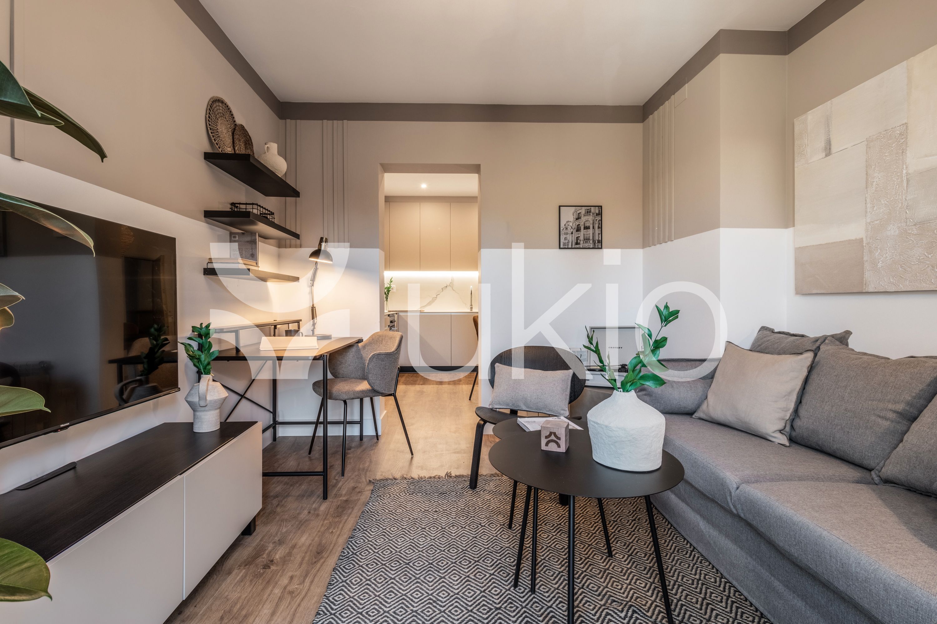 Sala d'estar de Apartament de lloguer en  Madrid Capital amb Aire condicionat, Calefacció i Moblat