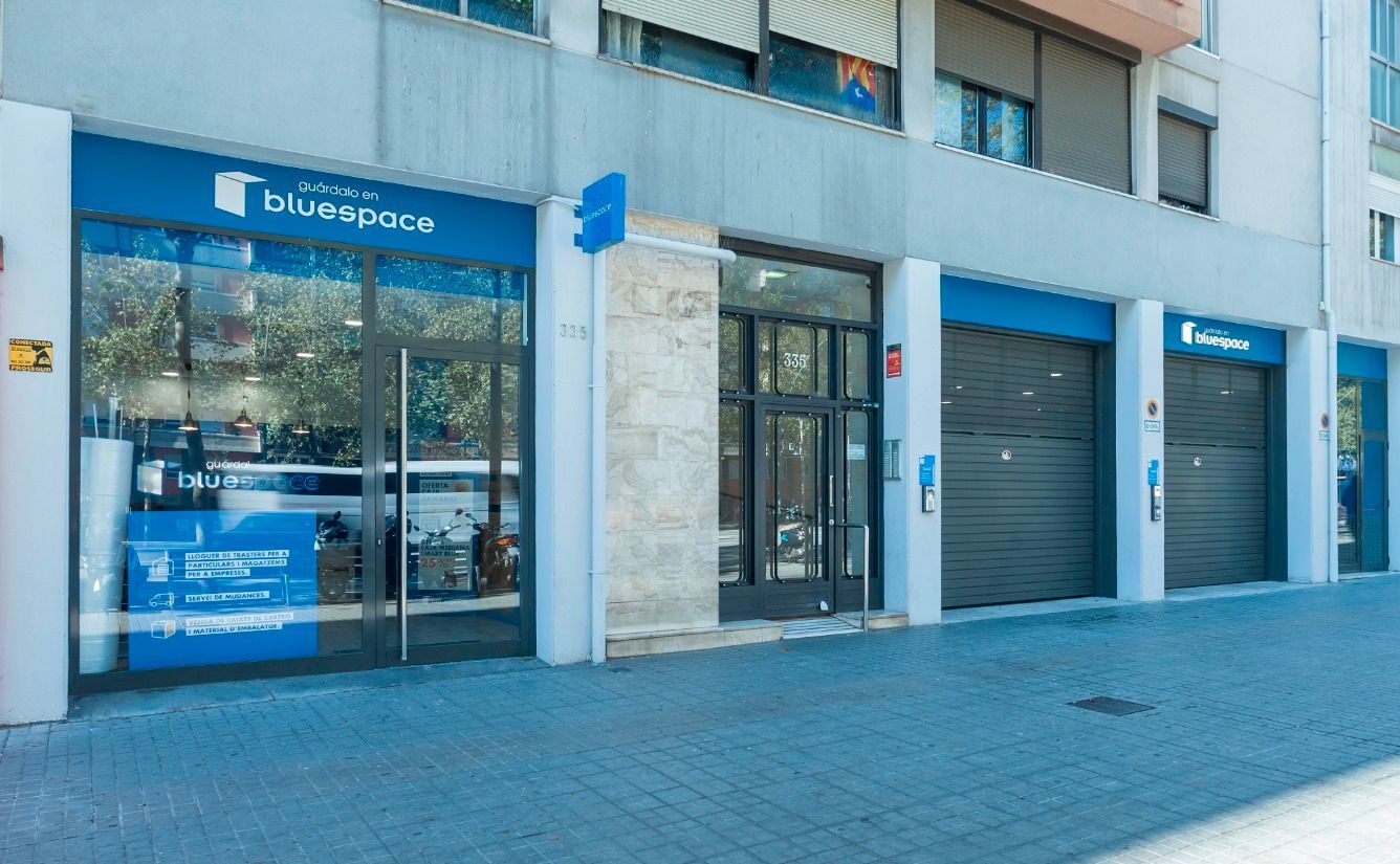 Exterior view of Box room to rent in  Barcelona Capital  with Alarm