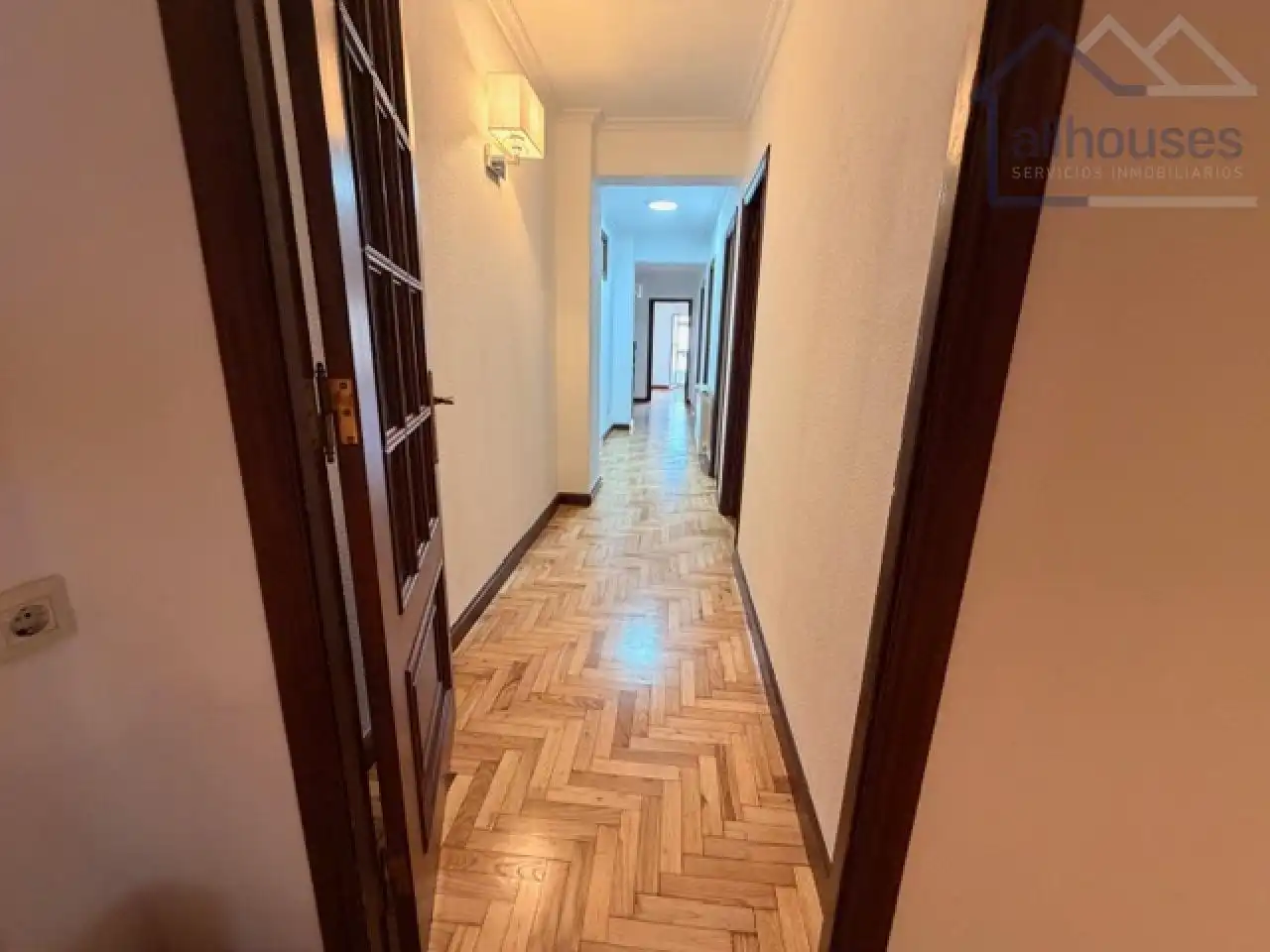 Piso en venta en Vigo  con Calefacción, Parquet y Terraza