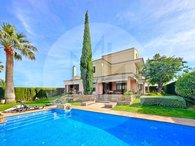 Casa-chalet en Venta en Calle Marina Baixa en Alfinach - Los Monasterios