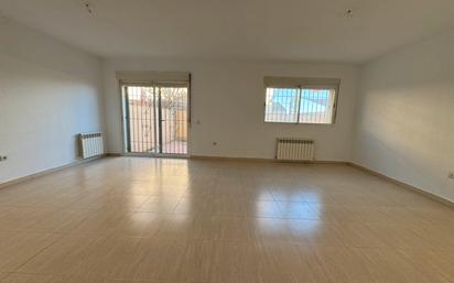 Living room of Single-family semi-detached for sale in Yuncler  with Heating, Terrace and Storage room