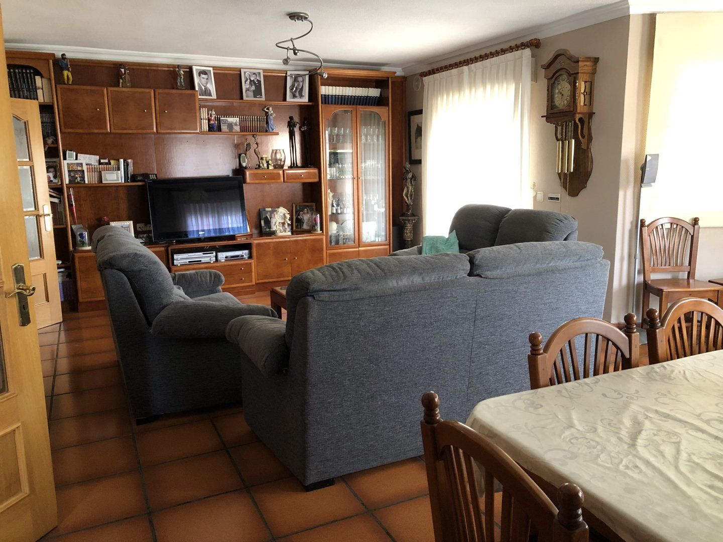 Sala d'estar de Casa o xalet en venda en La Lastrilla  amb Calefacció i Piscina
