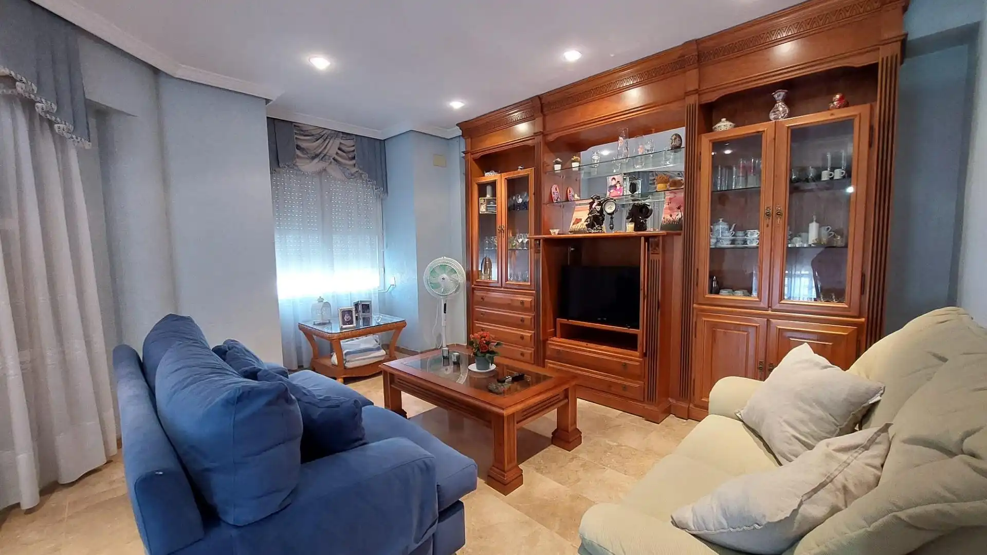 Sala de estar de Edificio en venta en Alicante / Alacant