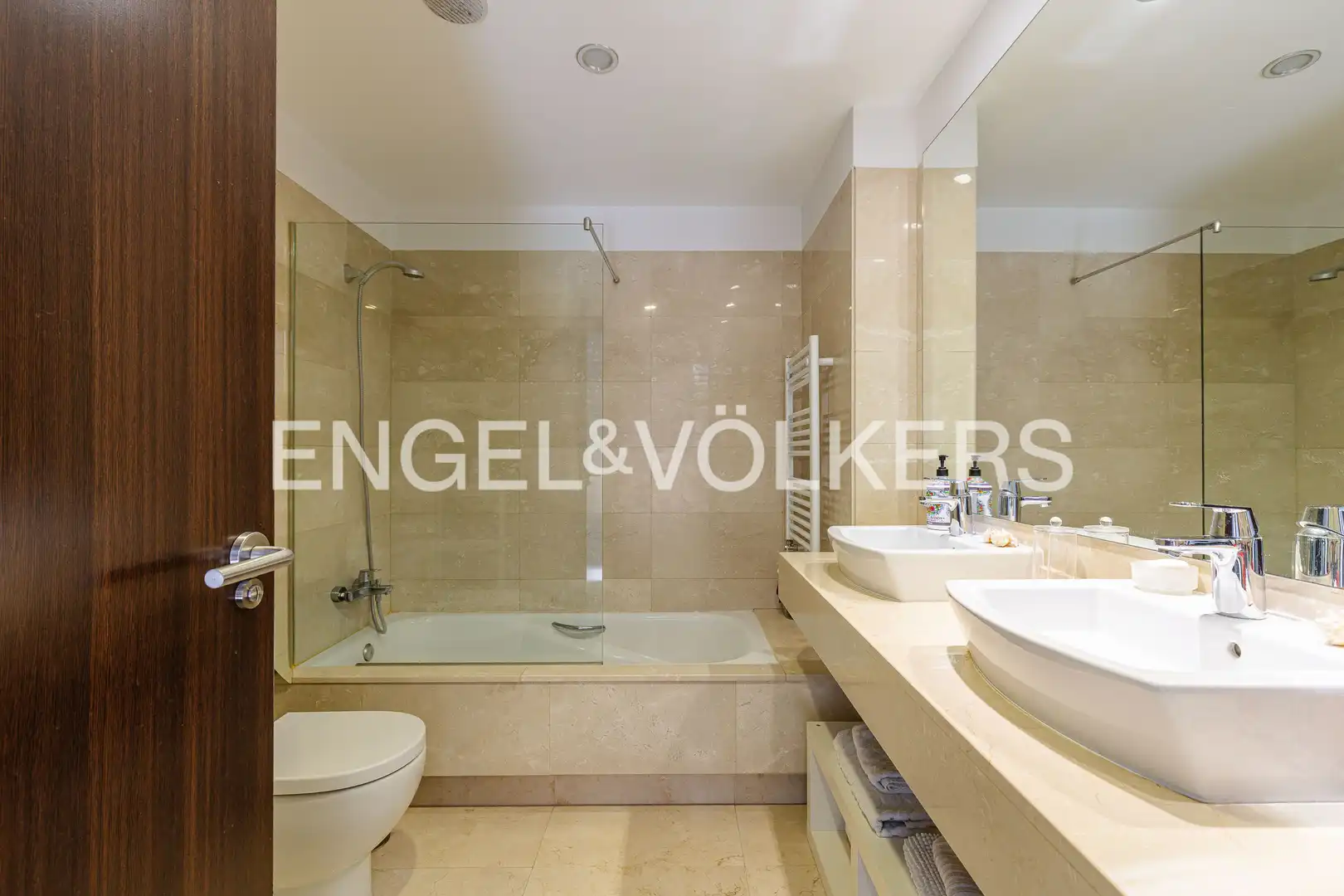 Baño de Casa adosada en venta en Las Rozas de Madrid con Aire acondicionado, Calefacción y Jardín privado