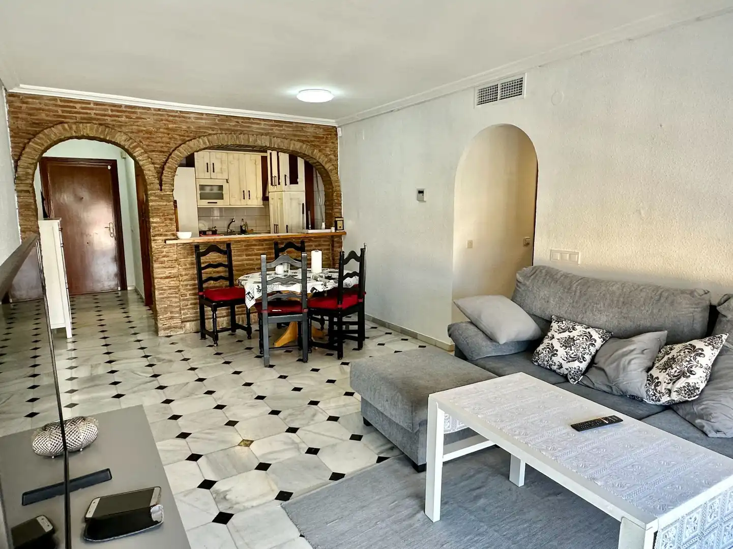 Sala de estar de Apartamento de alquiler en Fuengirola con Aire acondicionado y Terraza