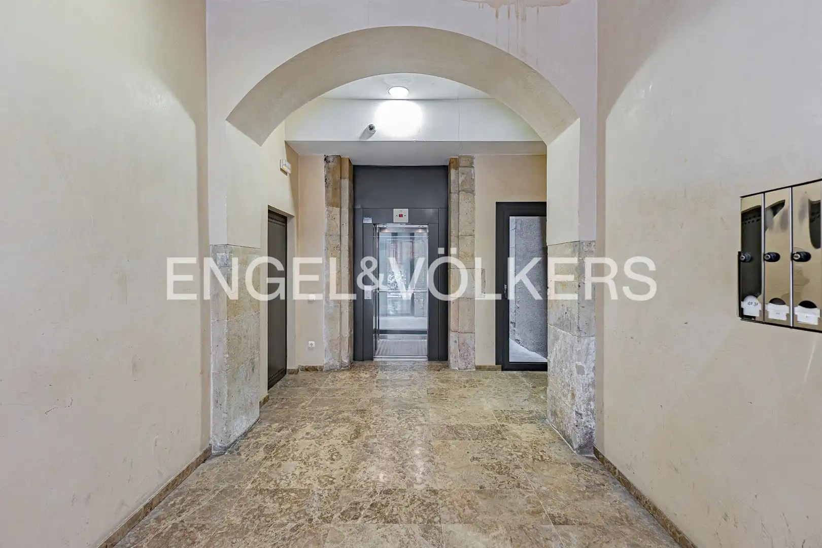 Piso en venta en Barcelona con Aire acondicionado, Calefacción y Balcón