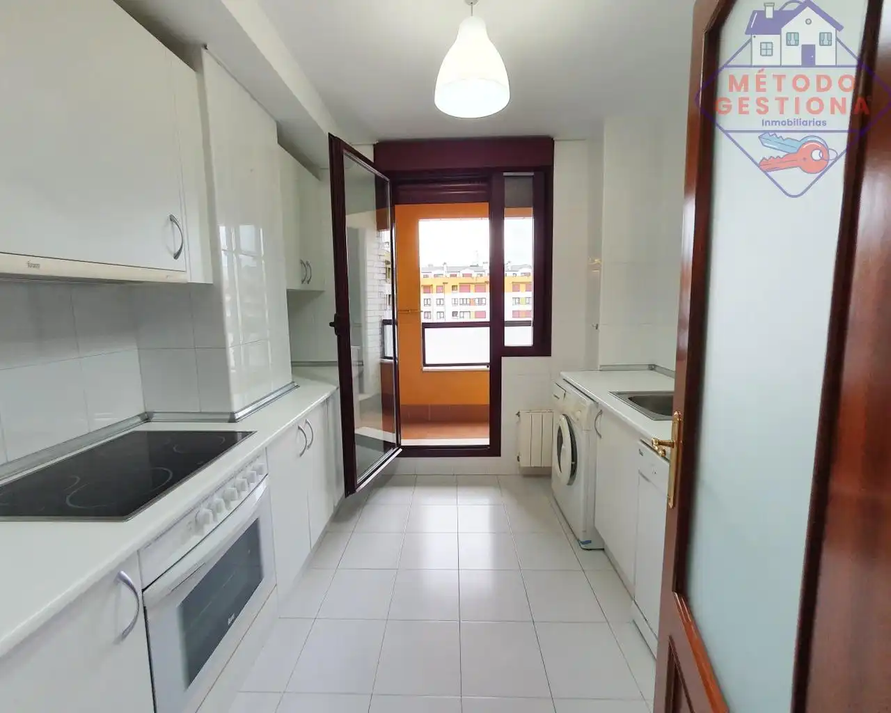 Cocina de Piso en venta en Entrambasaguas con Calefacción, Balcón y Piscina comunitaria