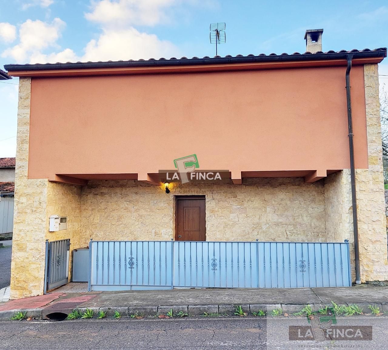Vista exterior de Casa o xalet en venda en Candamo amb Calefacció i Traster