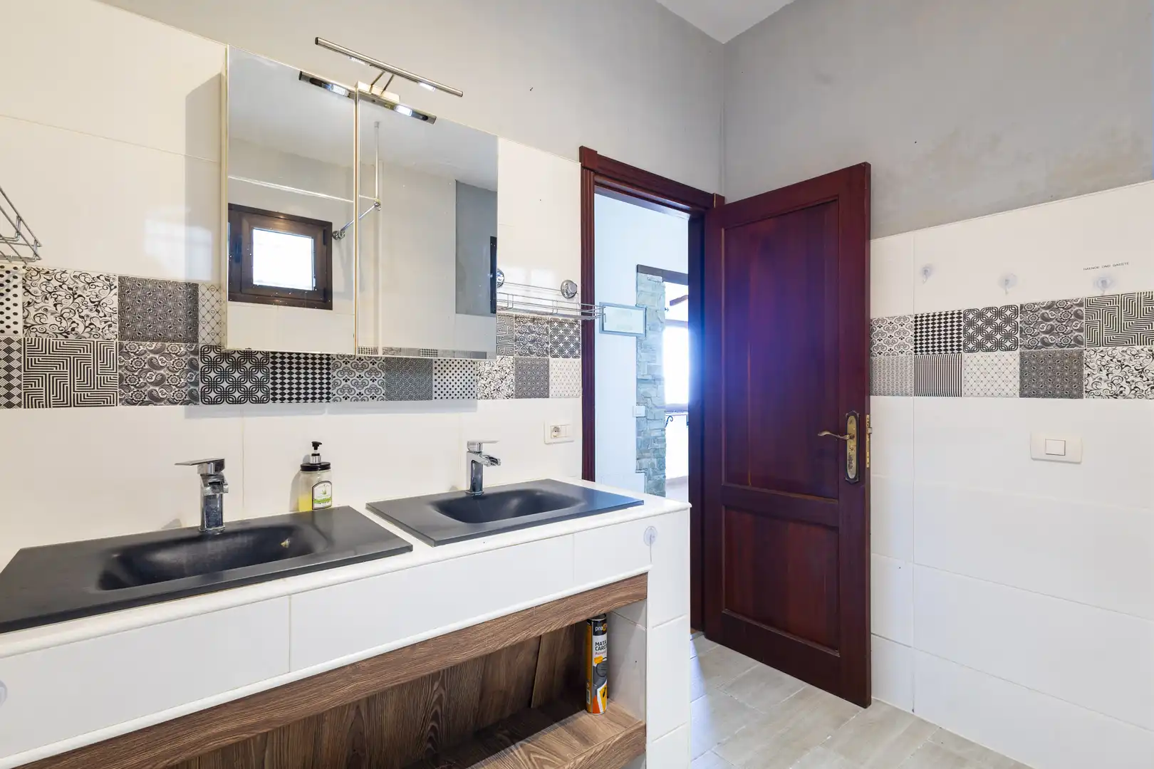 Bathroom of Houses for sale in Los Realejos  with Private garden, Terrace and Storage room