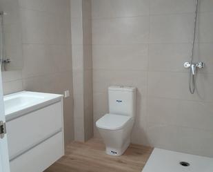 Bathroom of Flat to rent in Olot  with Air Conditioner, Heating and Private garden