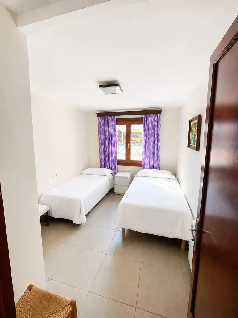 Schlafzimmer von Erdgeschoss zur Miete in Alcúdia mit Klimaanlage, Terrasse und Möbliert