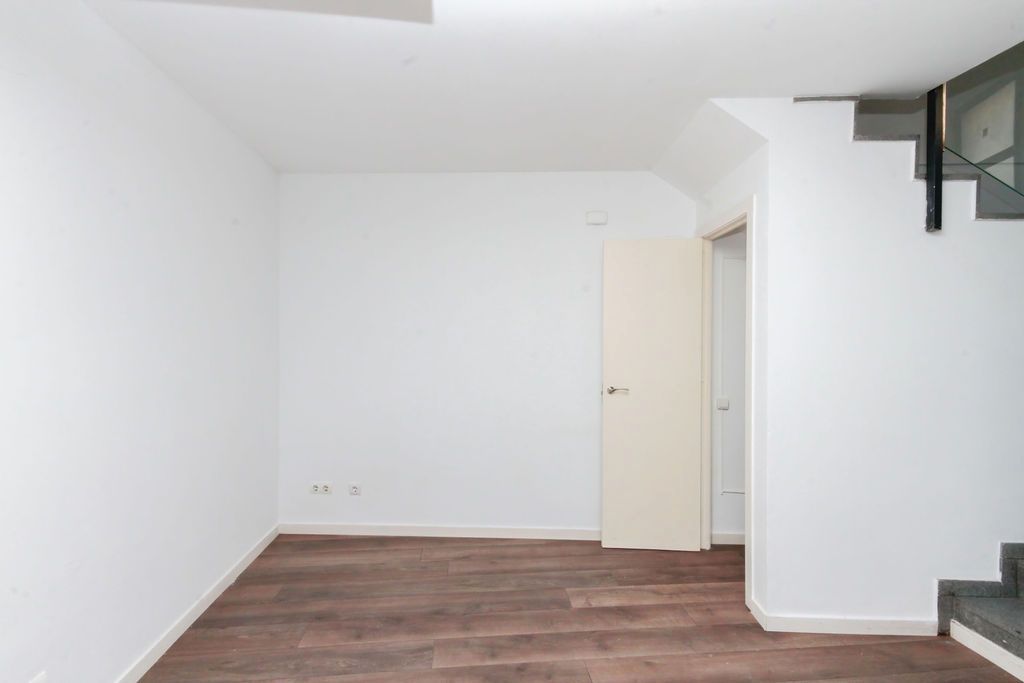 Bedroom of Duplex for sale in Santa Coloma de Gramenet