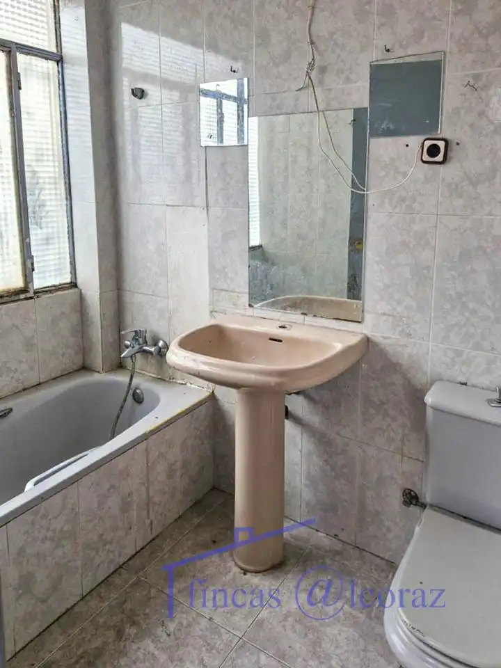 Bathroom of Flat for sale in Huesca