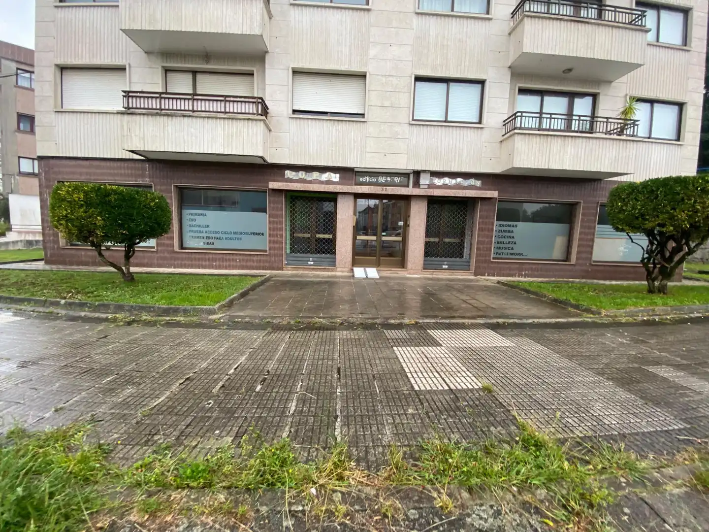 Vista exterior de Local en venta en Pontevedra Capital 