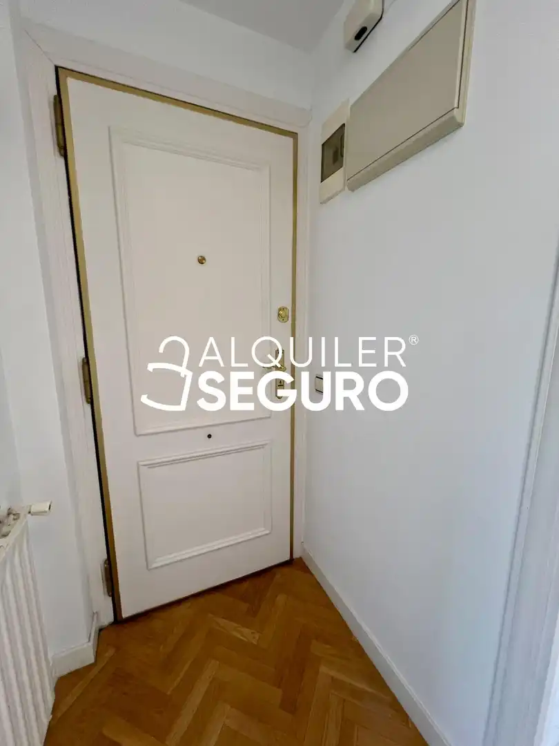 Flat for rent in Madrid  with Air Conditioner and Heating