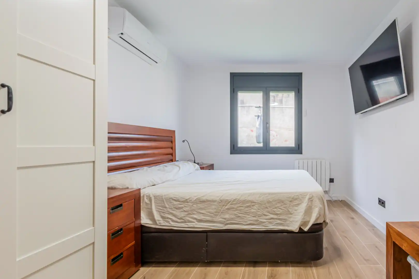 Dormitori de Casa o xalet en venda en Terrassa amb Aire condicionat, Calefacció i Jardí privat