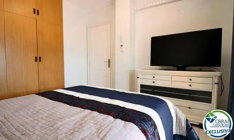 Habitación de Apartamento en venta en Empuriabrava con Calefacción, Jardín privado y Piscina comunitaria