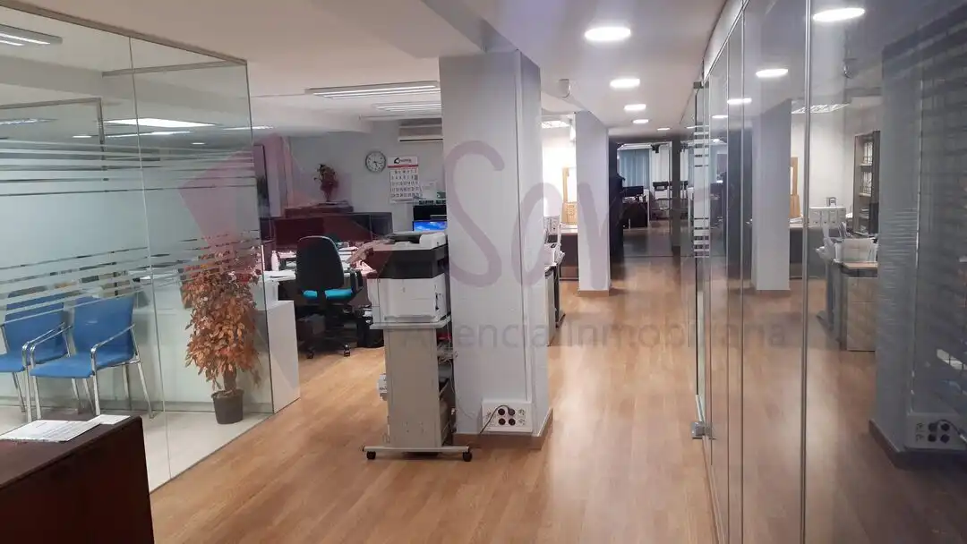 Ufficio con ascensore in vendita a Avenida República Argentina