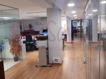 Oficina amb ascensor en venda a Avenida República Argentina