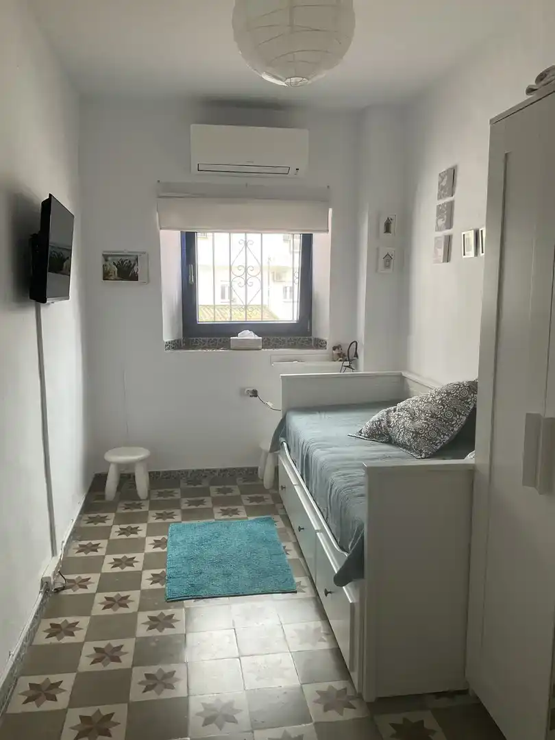 Dormitori de Casa adosada en venda en Sayalonga amb Aire condicionat