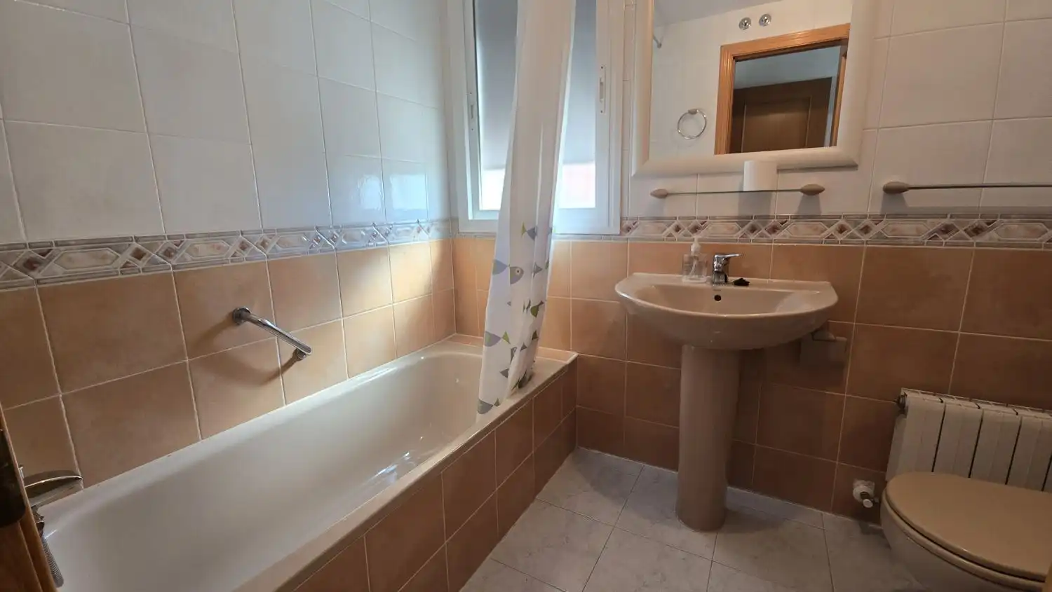 Baño de Piso de alquiler en Humanes de Madrid con Aire acondicionado y Calefacción