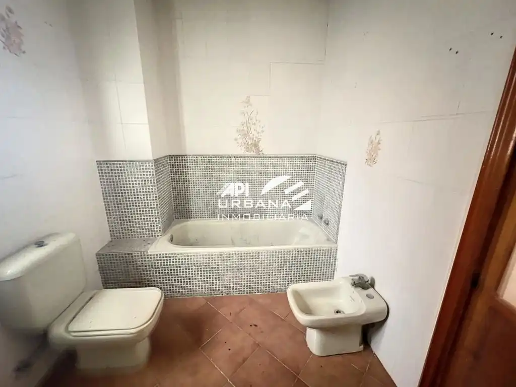 Bany de Casa o xalet en venda en Puente Genil amb Terrassa i Balcó