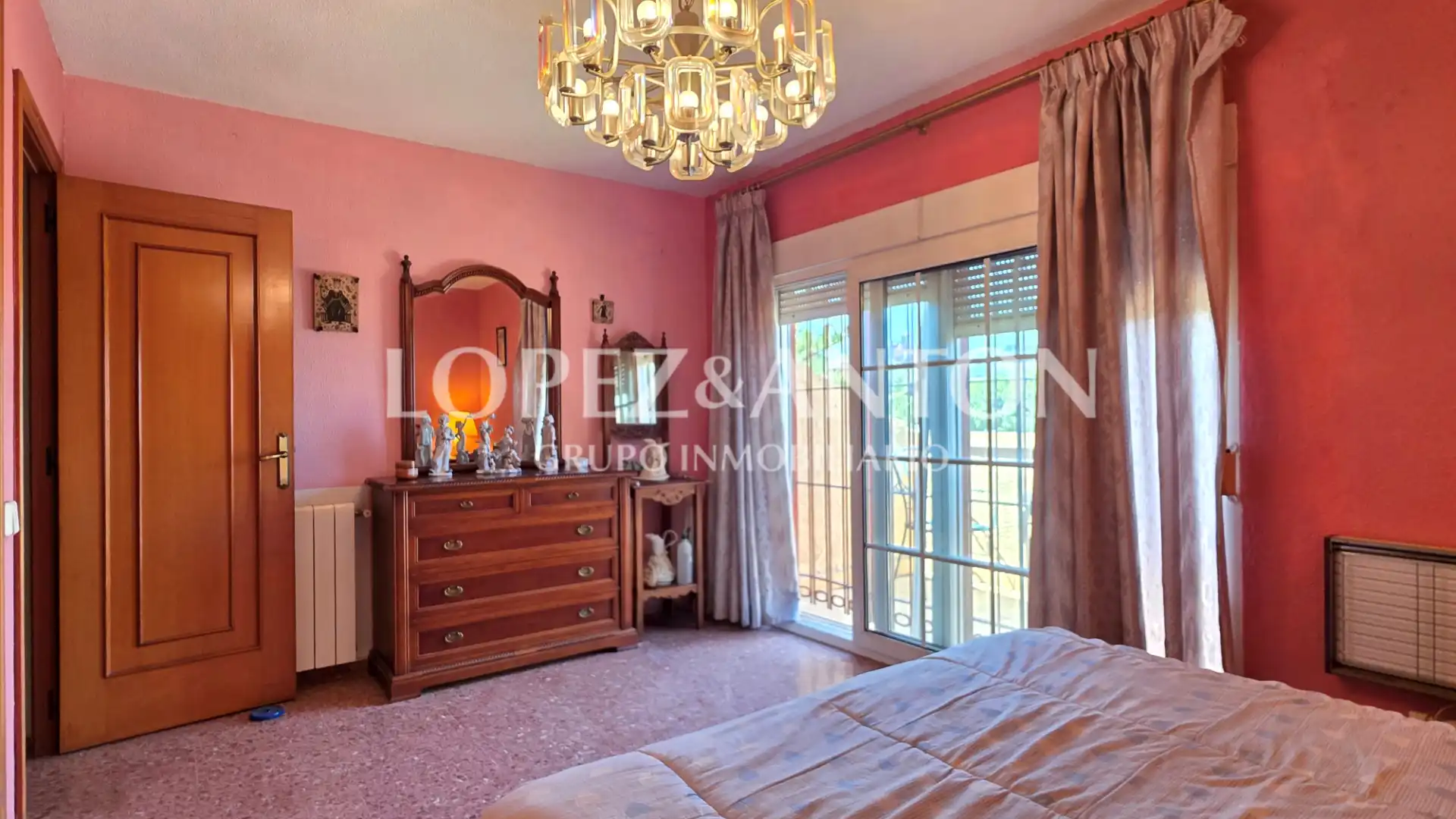 Habitación de Casa o chalet en venta en San Antonio de Benagéber con Aire acondicionado, Calefacción y Jardín privado
