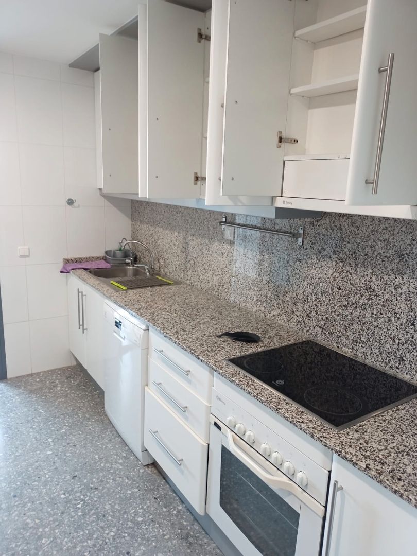 Cuina de Àtic de lloguer en Elche / Elx amb Terrassa, Traster i Piscina comunitària