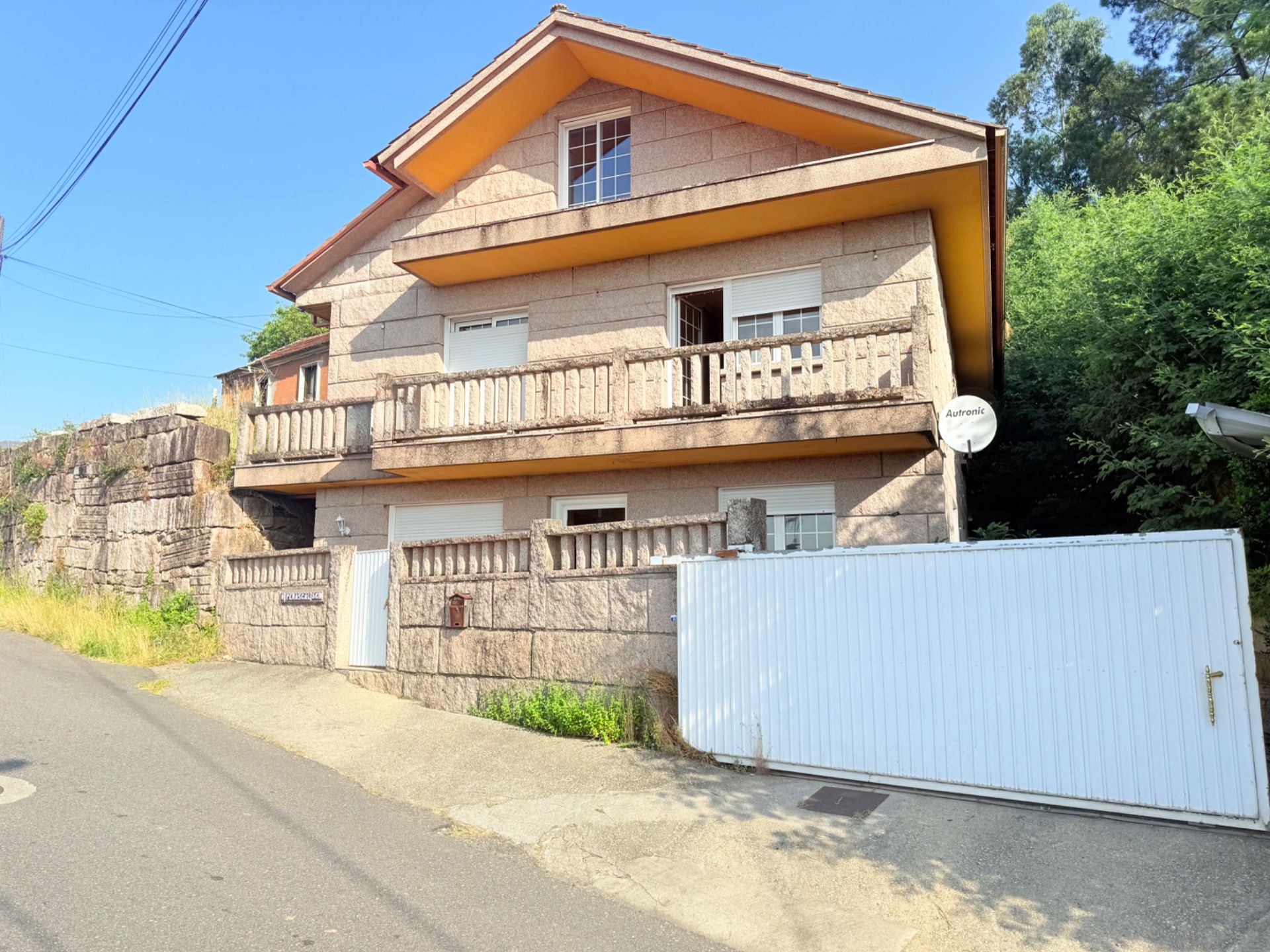 Exterior view of House or chalet for sale in O Porriño    with Private garden, Terrace and Storage room