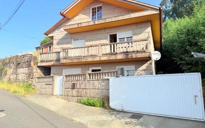 Vista exterior de Casa o xalet en venda en O Porriño   amb Jardí privat, Terrassa i Traster