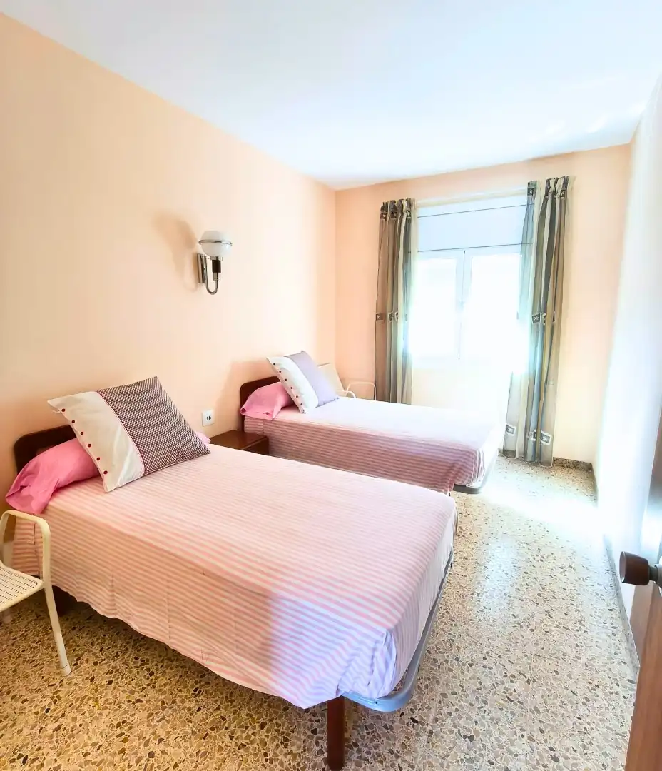 Habitación de Casa o chalet en venta en Vilanova i la Geltrú con Calefacción, Jardín privado y Terraza