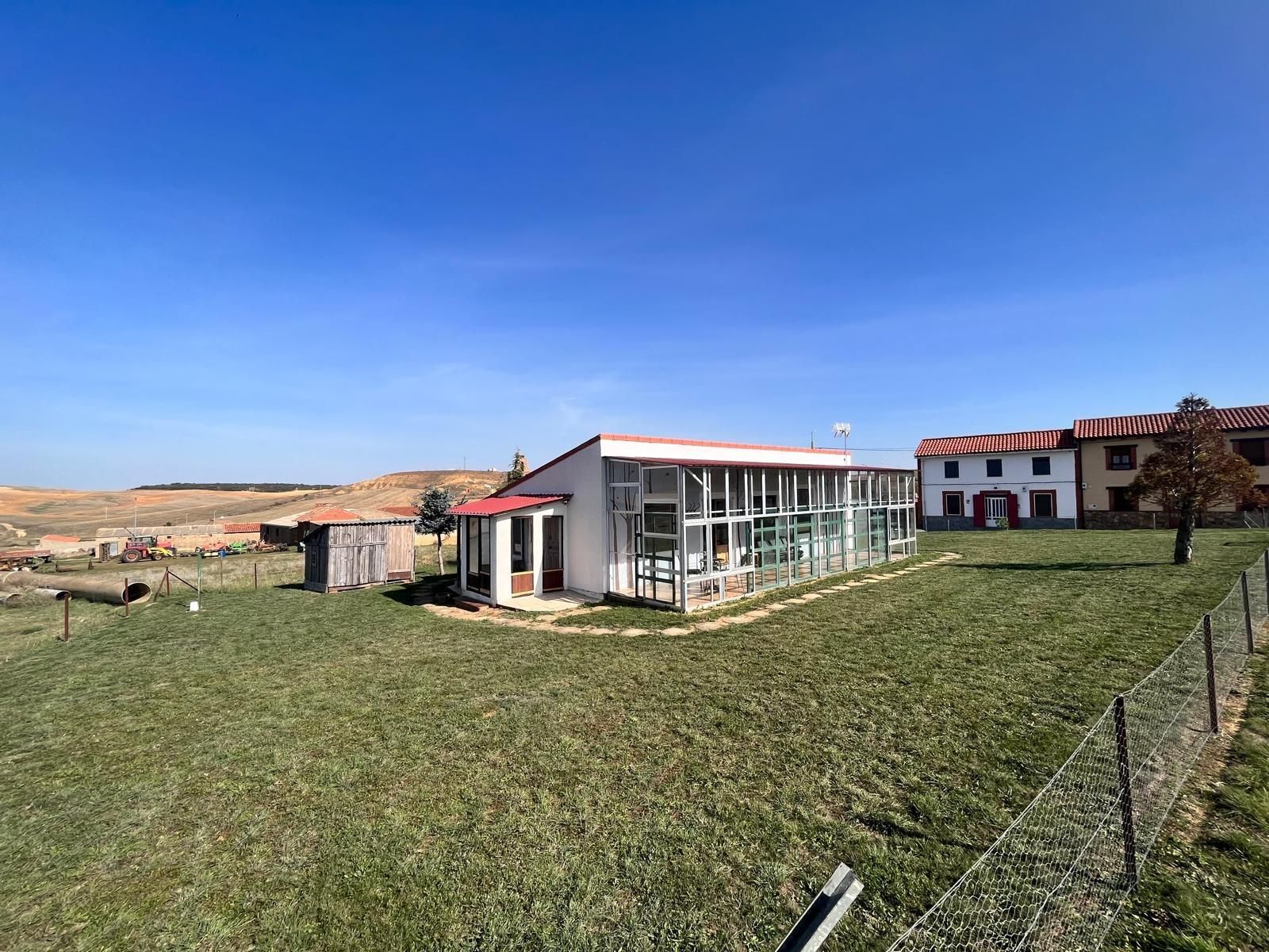 Vista exterior de Casa o xalet en venda en Valencia de Don Juan amb Calefacció