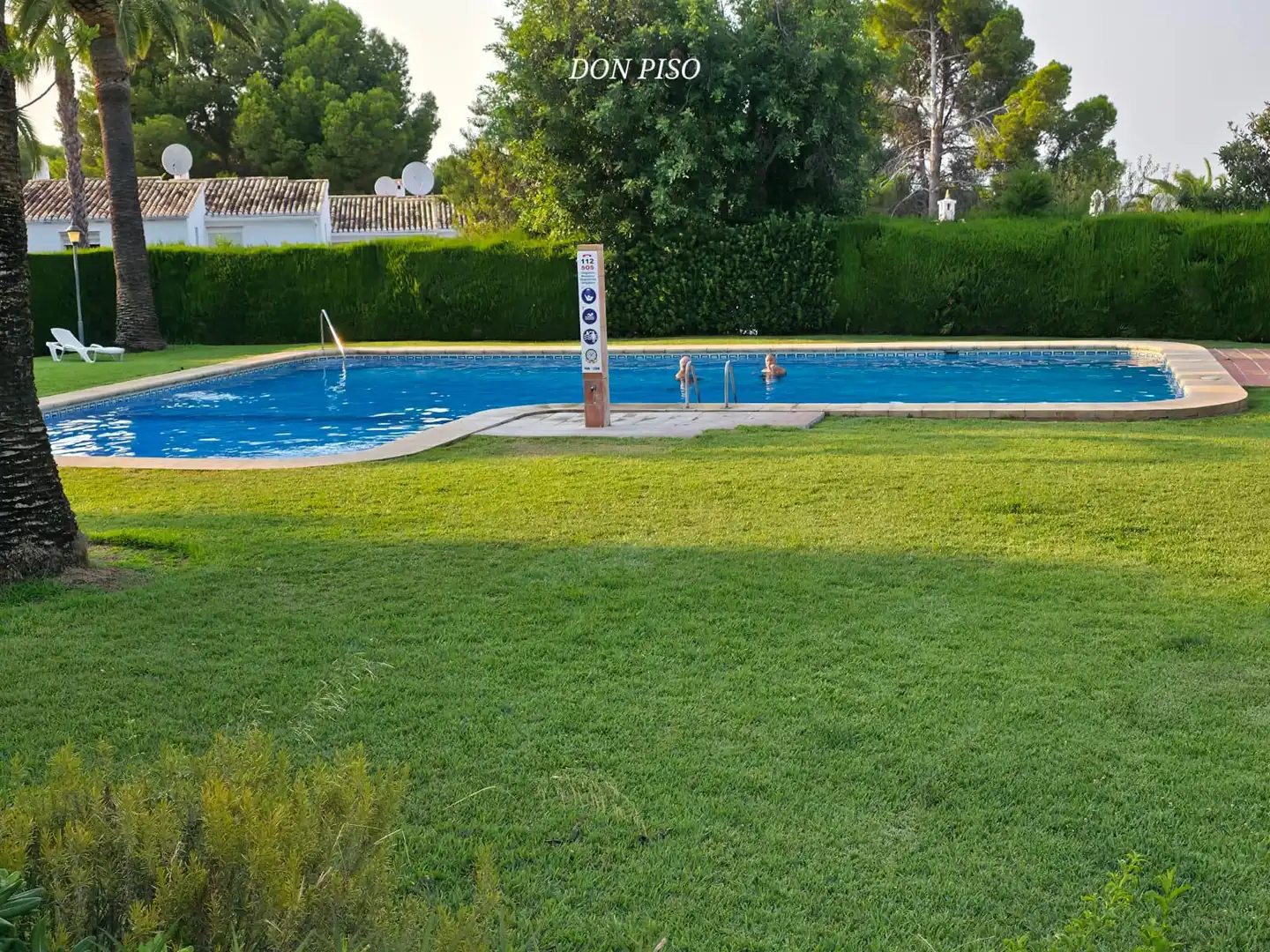 Piscina de Casa adosada en venda en Pedreguer amb Aire condicionat, Calefacció i Jardí privat