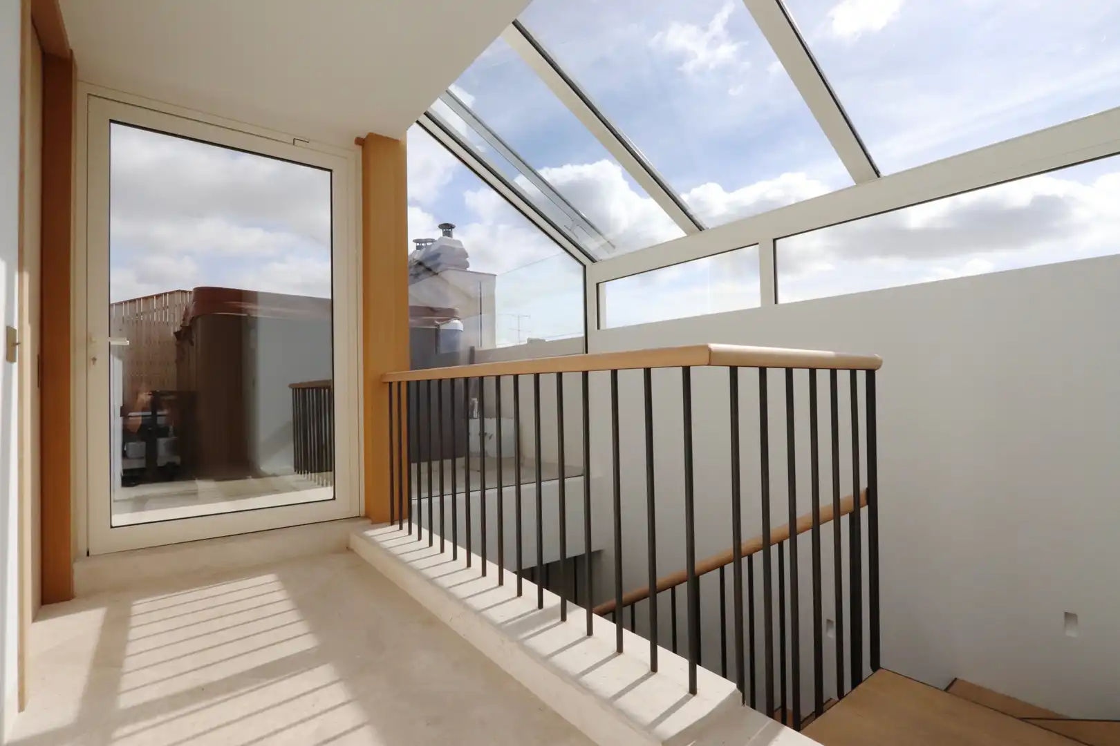 Balcony of Attic for sale in Madrid  with Air Conditioner, Heating and Parquet flooring