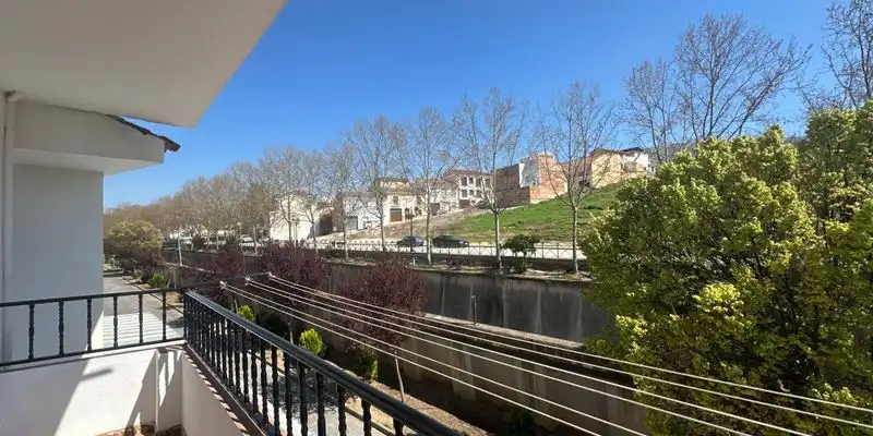 Vista exterior de Casa adosada en venda en Villanueva del Trabuco amb Aire condicionat, Terrassa i Traster