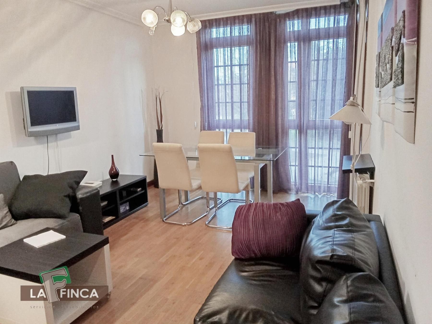 Living room of Flat for rent in Oviedo   with Heating, Parquet flooring and Terrace