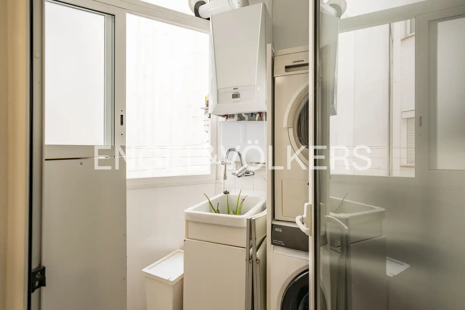 Badezimmer von Wohnung zum Verkauf in Barcelona mit Klimaanlage, Heizung und Parkett
